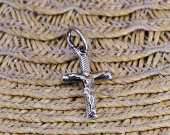 Pendentif vintage en argent sterling fait à la main, minuscule croix 925 avec Jésus, argent testé