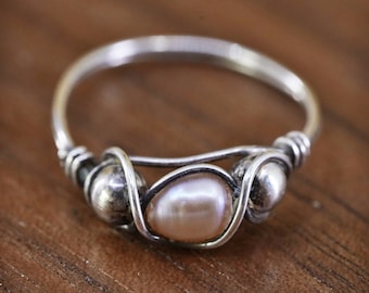 Size 6, vintage Sterling 925 silver handmade wired ring with freshwater pearl, silver tested