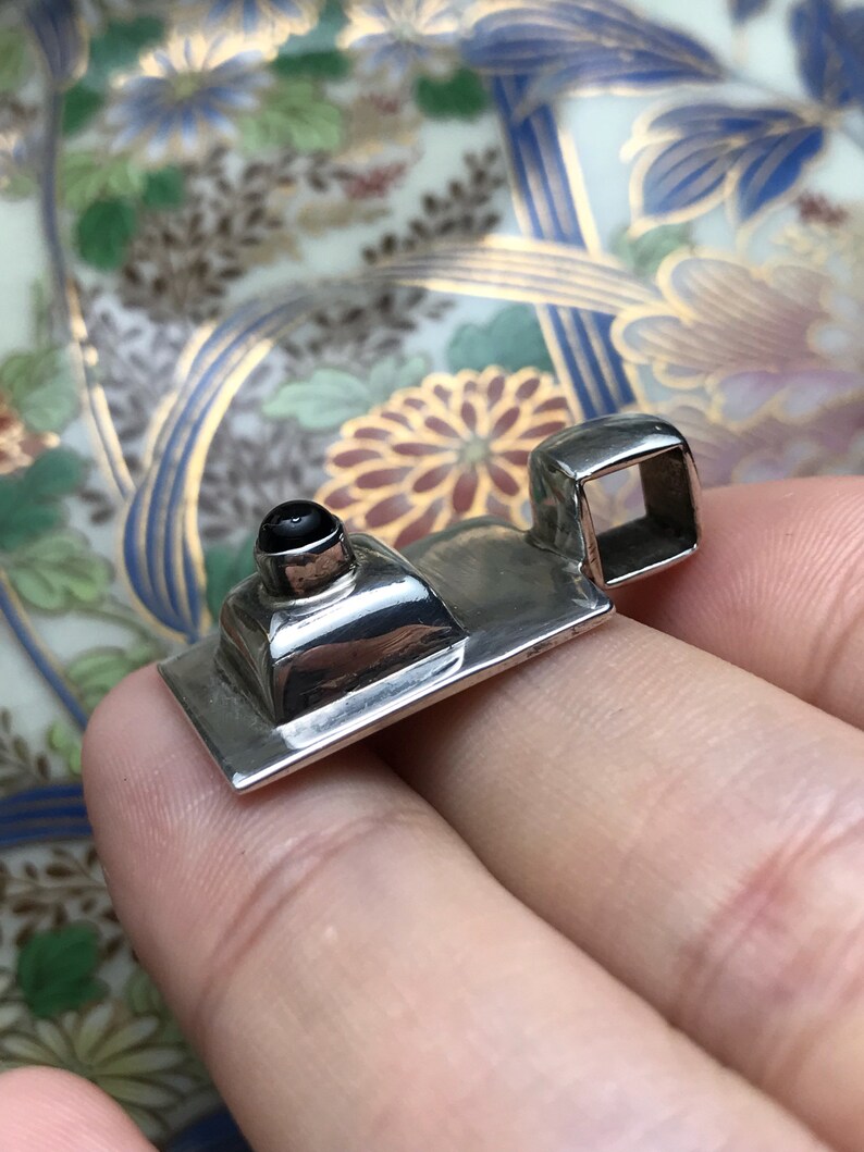 solid 925 silver stamped 925 Vintage 320257 silpada Sterling silver pendant with obsidian inlay