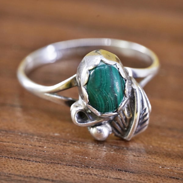 Size 4.5, vintage southwestern Sterling 925 silver handmade ring with malachite and feather details, stamped Sterling