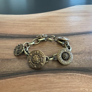 Antique and Vintage Button Bracelet, Victorian and Edwardian Button Bracelet, Antique Gold and Brass Buttons, Charm Bracelet.