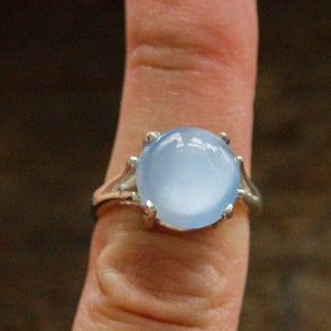 Silver Vintage Blue Synthatic Cabochon Stone Prong Set Round Statement Ring, Size 6 Silver  Ring