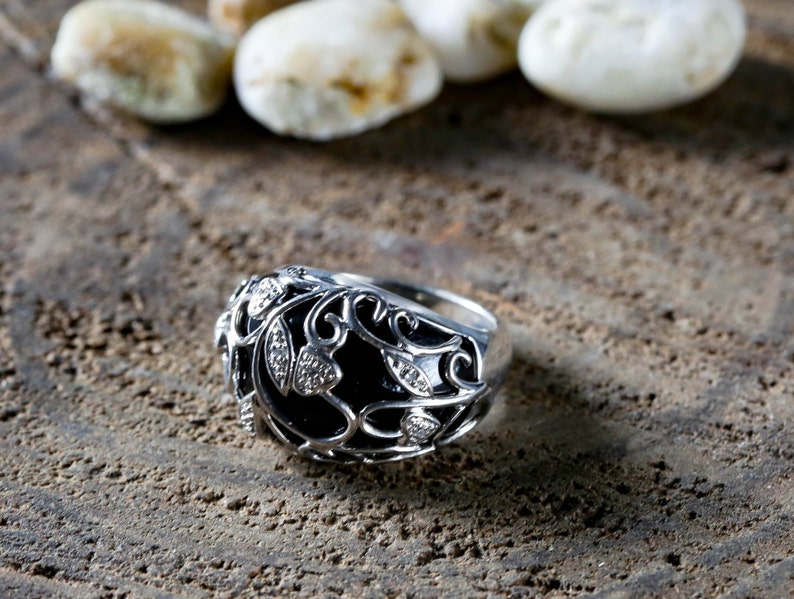 Design Statement Ring Round Onyx with Cubic Zirconia Stones Vintage Statement Ring Onyx Color Floral Size 6 Vintage Ring
