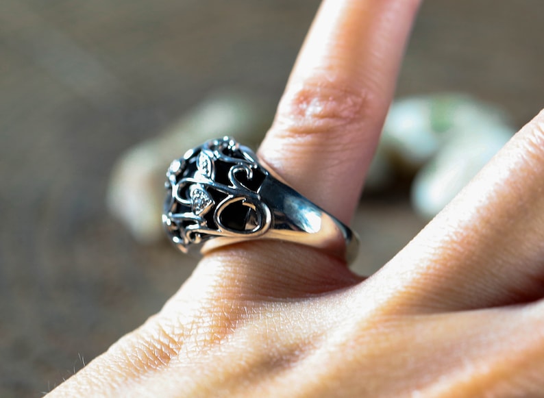 Design Statement Ring Round Onyx with Cubic Zirconia Stones Vintage Statement Ring Onyx Color Floral Size 6 Vintage Ring