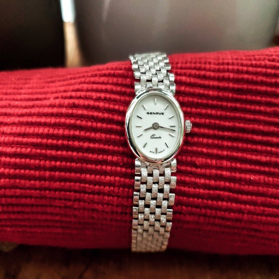 Geneve Oval Vintage Gold Watch White Gold