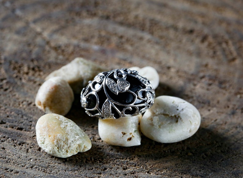Design Statement Ring Round Onyx with Cubic Zirconia Stones Vintage Statement Ring Onyx Color Floral Size 6 Vintage Ring