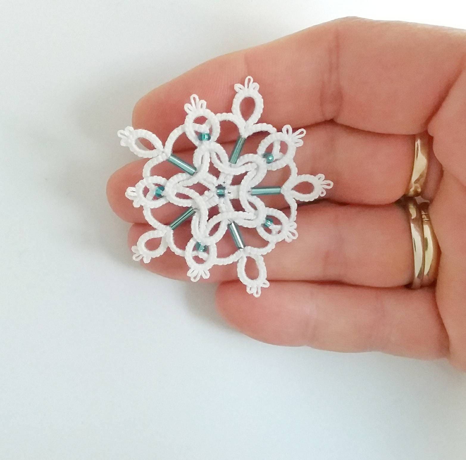 Christmas tree beaded star or snowflake tatting lace pattern. Shuttle