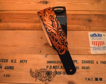 Correa de guitarra personalizada - Correa de guitarra ajustable de cuero personalizada en color negro con detalles de filigrana para guitarra eléctrica o acústica.