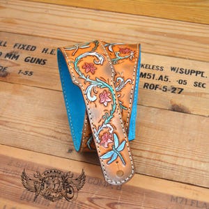 Correa de guitarra personalizada: correa de guitarra ajustable de cuero personalizada en marrón/turquesa con herramientas florales para guitarra eléctrica o acústica