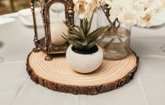 Rustic Wedding Centerpiece - Round Tree Bark Slice Natural Wood Slice –  Count…  Wood centerpieces wedding, Simple wedding centerpieces, Rustic  wedding centerpieces