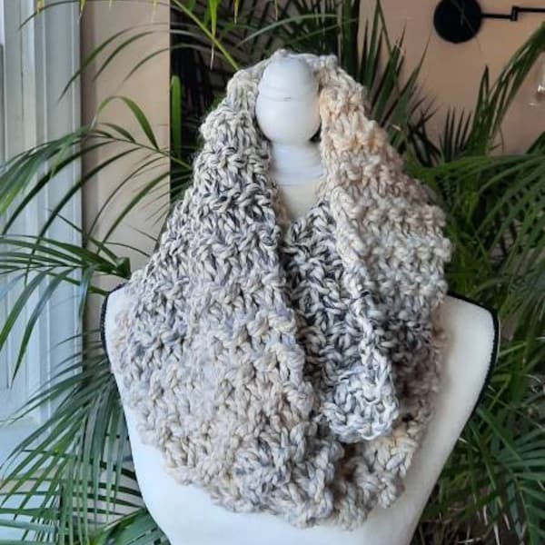 City Etch Infinity Scarf (black)