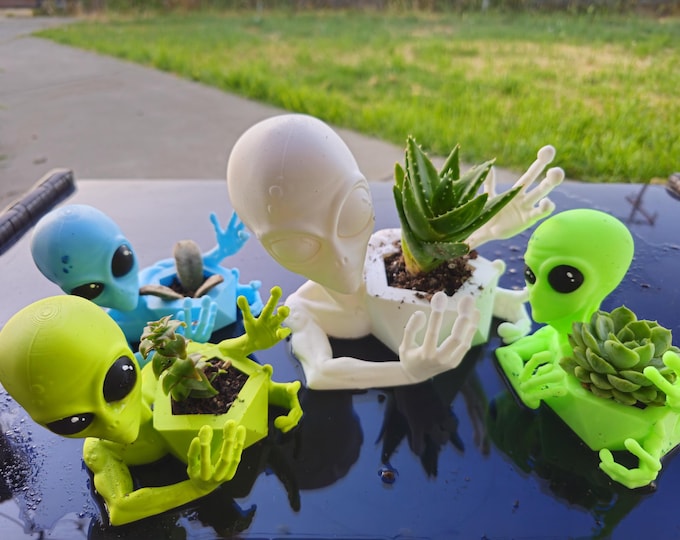 GlowInTheDark Alien Plant Pot for Succulents, Unique Space Decor Gift, Sci-Fi Area 51 Flower Planter with Drain Hole, 3D Printing Window Box