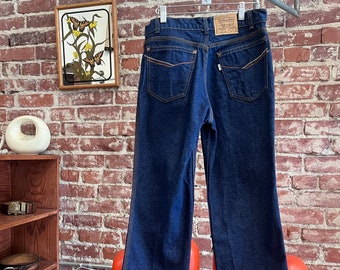 Jeans uomo Deadstock Levi's 100% cotone denim scuro lavaggio gamba dritta anni '70, vita 29,5", fianchi 36", cucitura interna 26,25"