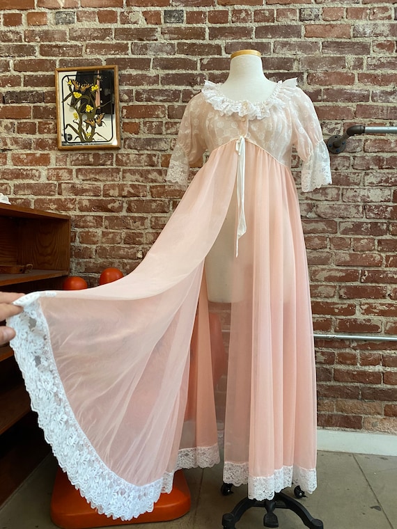 70s Lingerie Set Pink Lace Encrusted Nightgown & … - image 9