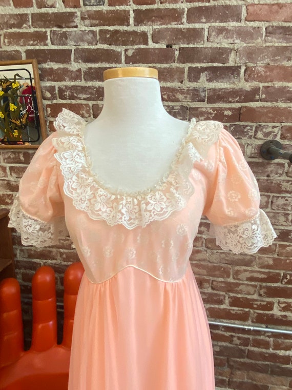 70s Lingerie Set Pink Lace Encrusted Nightgown & … - image 10