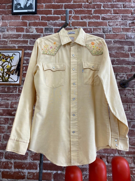 70s Men’s Levi’s Embroidered Snap Button Western S