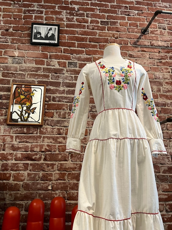 70s Raw Cotton Long Sleeve Embroidered Gown - image 5