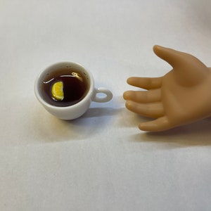 Replica black tea with lemon wedge, 1:3 scale