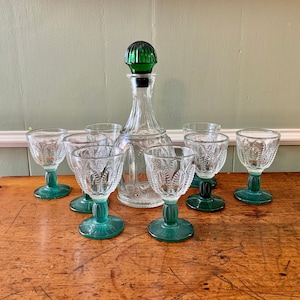 Avon Emerald Green Decanter With 8-Cordial Goblets