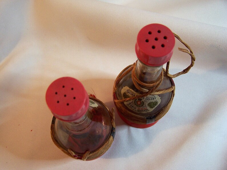 Vintage Italian Swiss Colony Wine Bottle Salt /& Pepper Shakers Circa 1950/'s