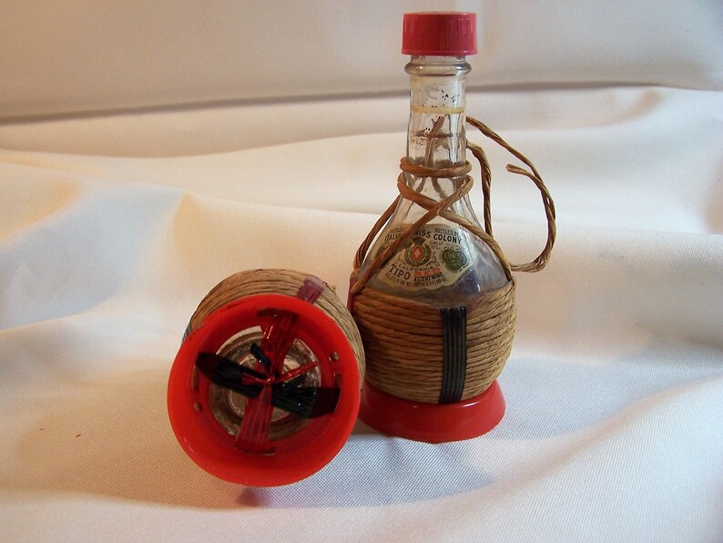 Vintage Italian Swiss Colony Wine Bottle Salt /& Pepper Shakers Circa 1950/'s