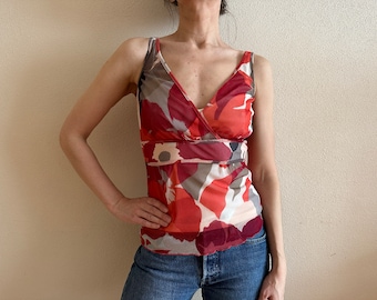 Top in rete a doppio strato Top Y2K vintage anni '90 Top con stampa floreale Camicetta rossa senza maniche Top elasticizzato Top avvolgente con scollo a V