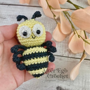 LOW SEW bee amigurumi crochet pattern, bumble bee, wasp, beeatrice, insect, bug, bugs, fly, kawaii, cute, hæklet bi, instant PDF download