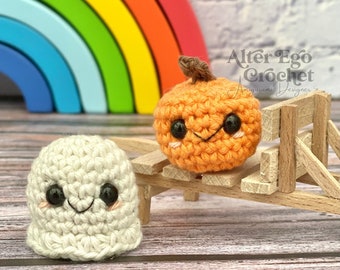 LOW SEW mini Halloween crochet amigurumi pattern, ghost, pumpkin, mini, small, tiny, scary, kawaii, cute, spøgelse, græskar, hæklet