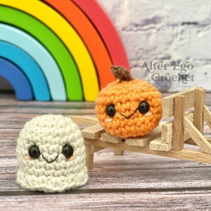 LOW SEW mini Halloween crochet amigurumi pattern, ghost, pumpkin, mini, small, tiny, scary, kawaii, cute, spøgelse, græskar, hæklet