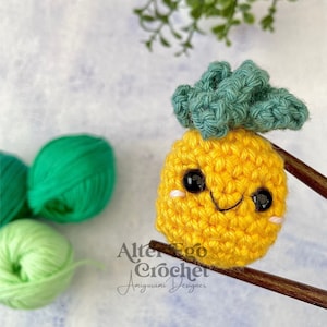 Mini pineapple crochet amigurumi pattern, fruit, vegetable, food, playfood, kawaii, keychain, mini, tiny, small, little, quick