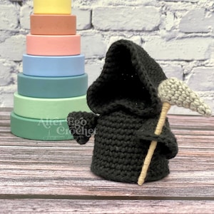 Amigurumi Grim Reaper crochet pattern, death, halloween, scary, spooky, grave, dias de los muertos, manden med leen, instant PDF download