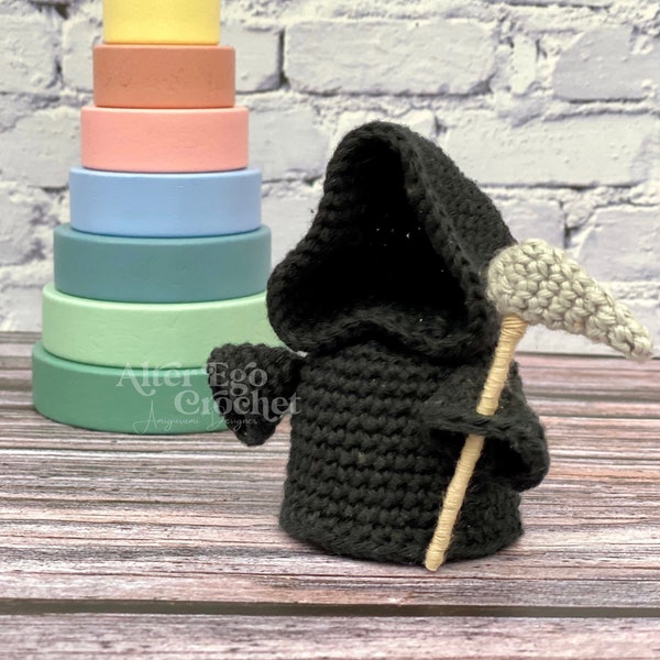 Amigurumi Grim Reaper crochet pattern, death, halloween, scary, spooky, grave, dias de los muertos, manden med leen, instant PDF download