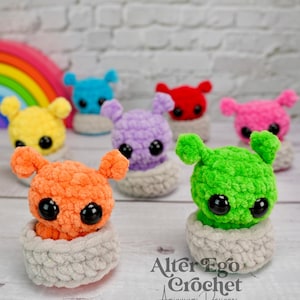 NO SEW Alien in UFO amigurumi crochet pattern, playset, stacking toy, interactive, Arnold the Alien, monster plushie, space toy
