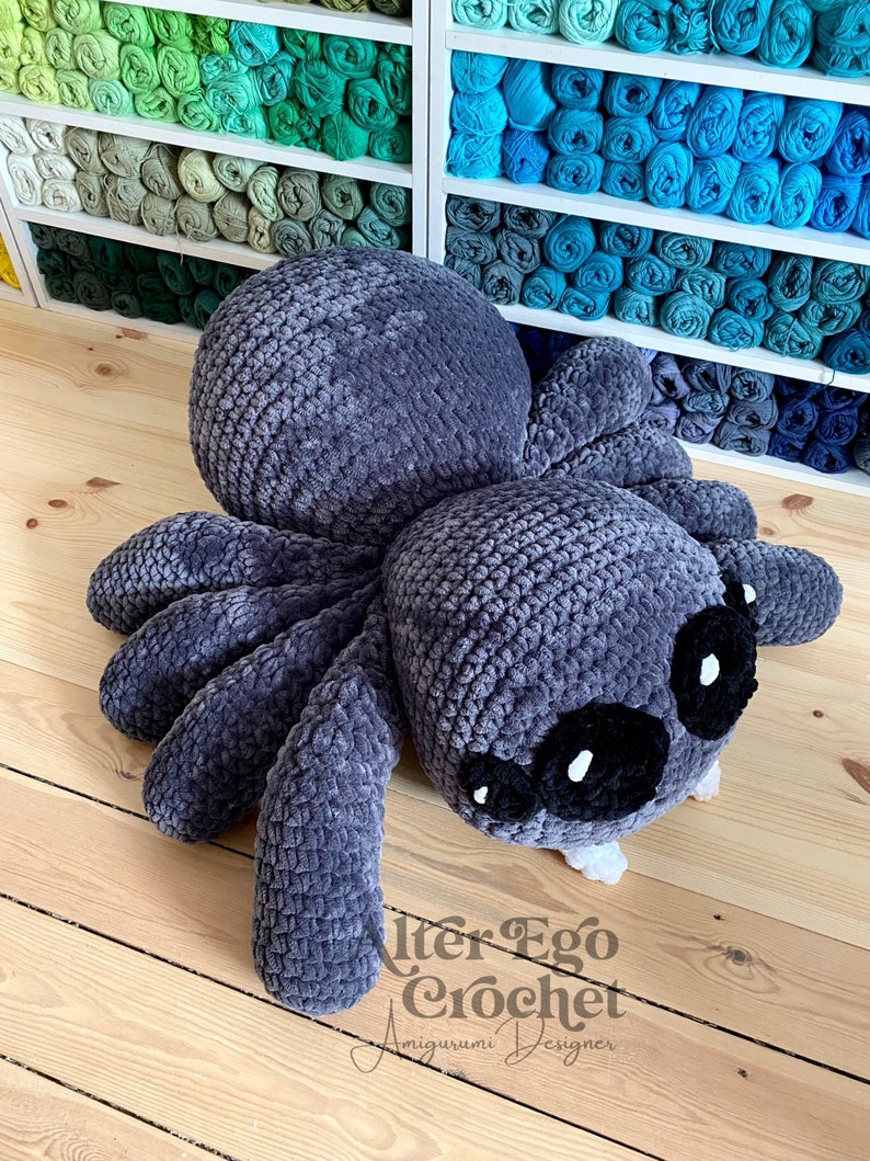 Huge tarantula crochet amigurumi pattern, big spider, bug, insect, Tony the Tarantula image 6