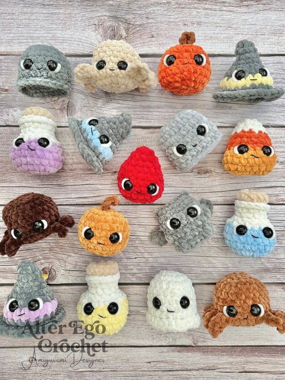 NO SEW Halloween crochet amigurumi pattern, Halloweenies, spider, flask, bottle, bat, ghost, candy corn, pumpkin, witch, tombstone, plushies