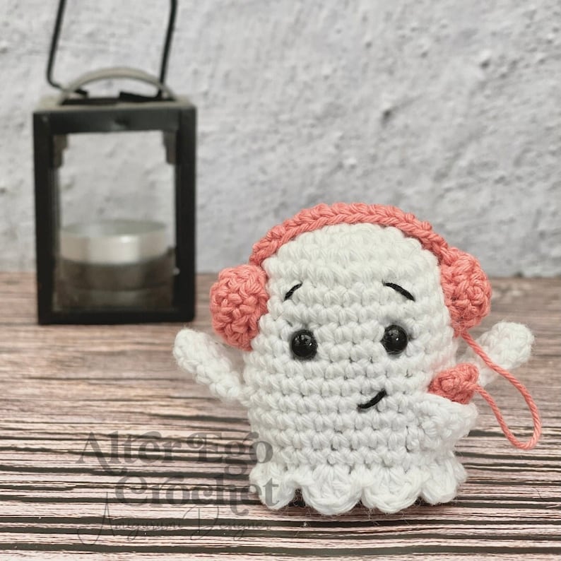 Amigurumi crochet ghost pattern, halloween, ghost with walkman, cute, kawaii, Felix the fearsome ghost, hæklet spøgelse, PDF download image 1