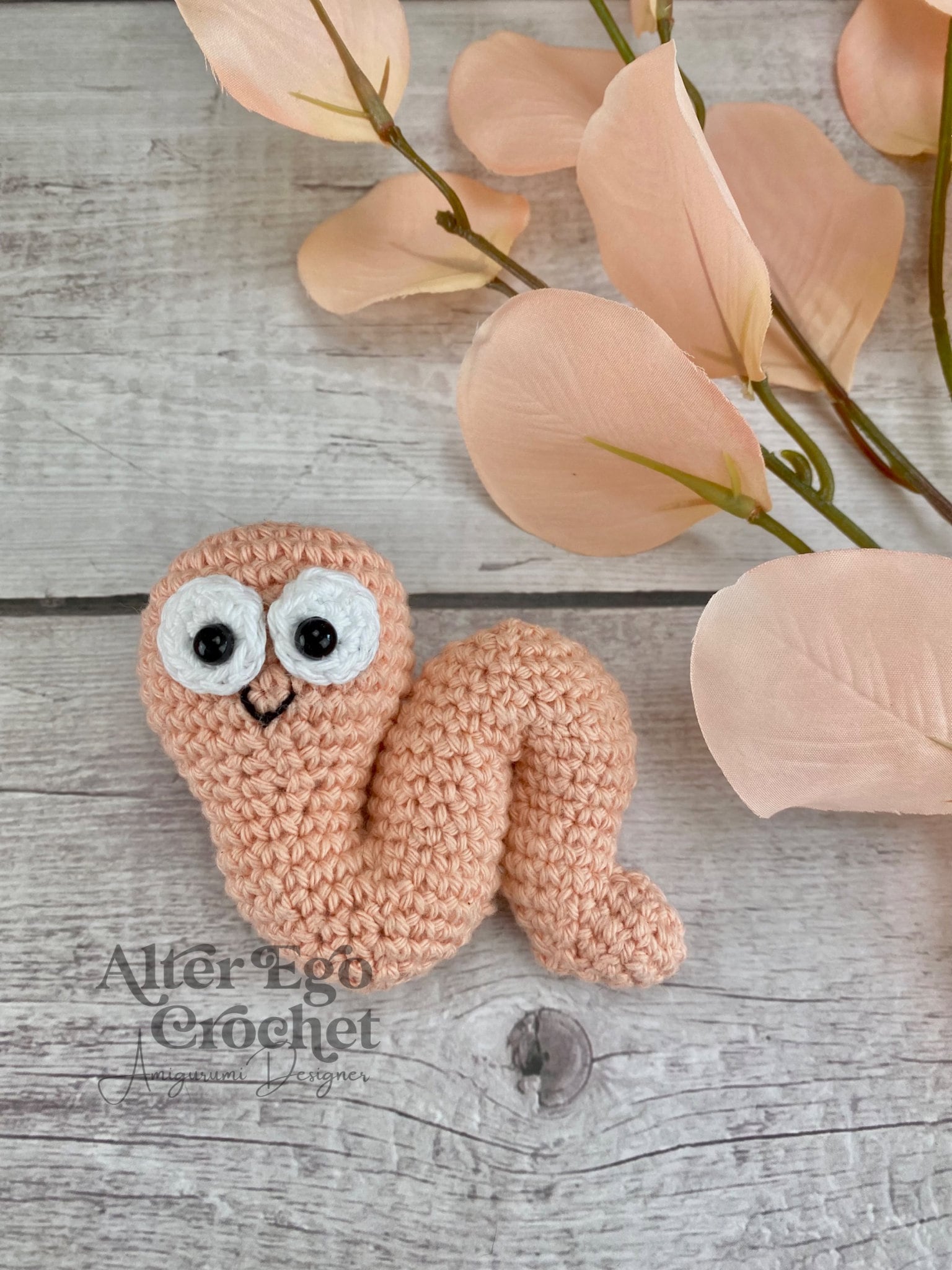 LOW SEW Bugs Crochet Amigurumi Pattern Bundle, 5 Insect Toys, Worm, Bee ...