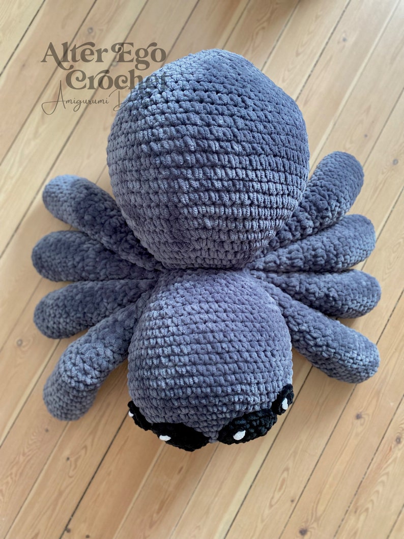 Huge tarantula crochet amigurumi pattern, big spider, bug, insect, Tony the Tarantula image 3