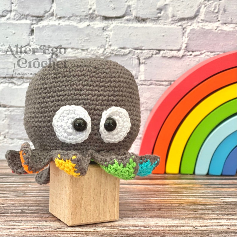 NO SEW except the eyes octopus amigurumi crochet surprise pattern, playset, interactive toy, stacking toy, squid, mom and baby octopus image 7