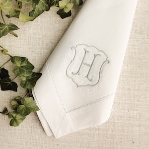 Embroidered Monogrammed Linen Napkins Personalized Anniversary Birthday Mother&#39;s Day Gift Dinner Wedding Napkins Monogrammed Linen Home