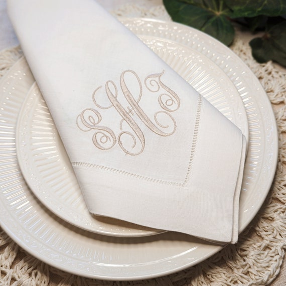 Personalized Linen Napkin Monogrammed Table Linen Wedding Decor Anniversary Gift Custom Embroidered Napkin Housewarming Elegant Dining