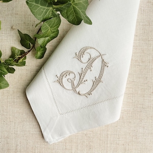 Custom Initial Napkin Elegant Table Setting Mother&#39;s Day Gift Personalized Linen Dinner Party Accessory Embroidered Wedding Decor