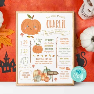 Puede incluir: Un gráfico de primer cumpleaños imprimible con temática de calabaza para un bebé llamado Charlie. El gráfico presenta una linda ilustración de calabaza, una lista de cosas que el bebé puede hacer, sus juguetes, libros y canciones favoritos, y una lista de sus alimentos favoritos. El gráfico está decorado con hojas de otoño y una calabaza.