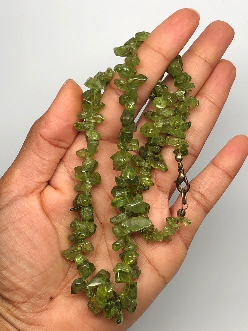 Green Gemstone Vintage 16 inches August Birthstone Gold Tone Clasp Quality Peridot Chip Necklace Graduated Beads