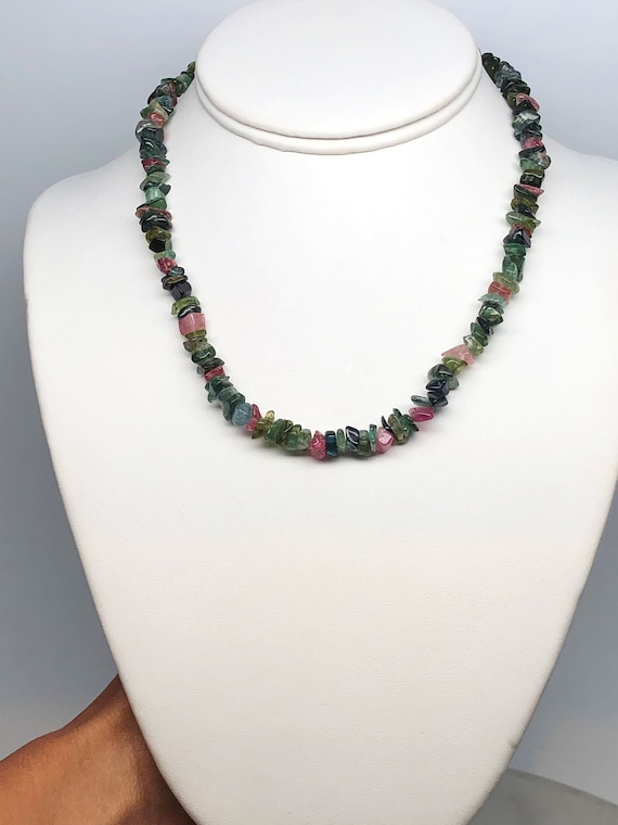 Green Gemstone Vintage 16 inches August Birthstone Gold Tone Clasp Quality Peridot Chip Necklace Graduated Beads