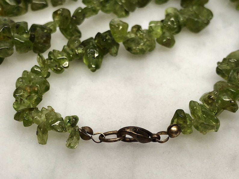 Green Gemstone Vintage 16 inches August Birthstone Gold Tone Clasp Quality Peridot Chip Necklace Graduated Beads