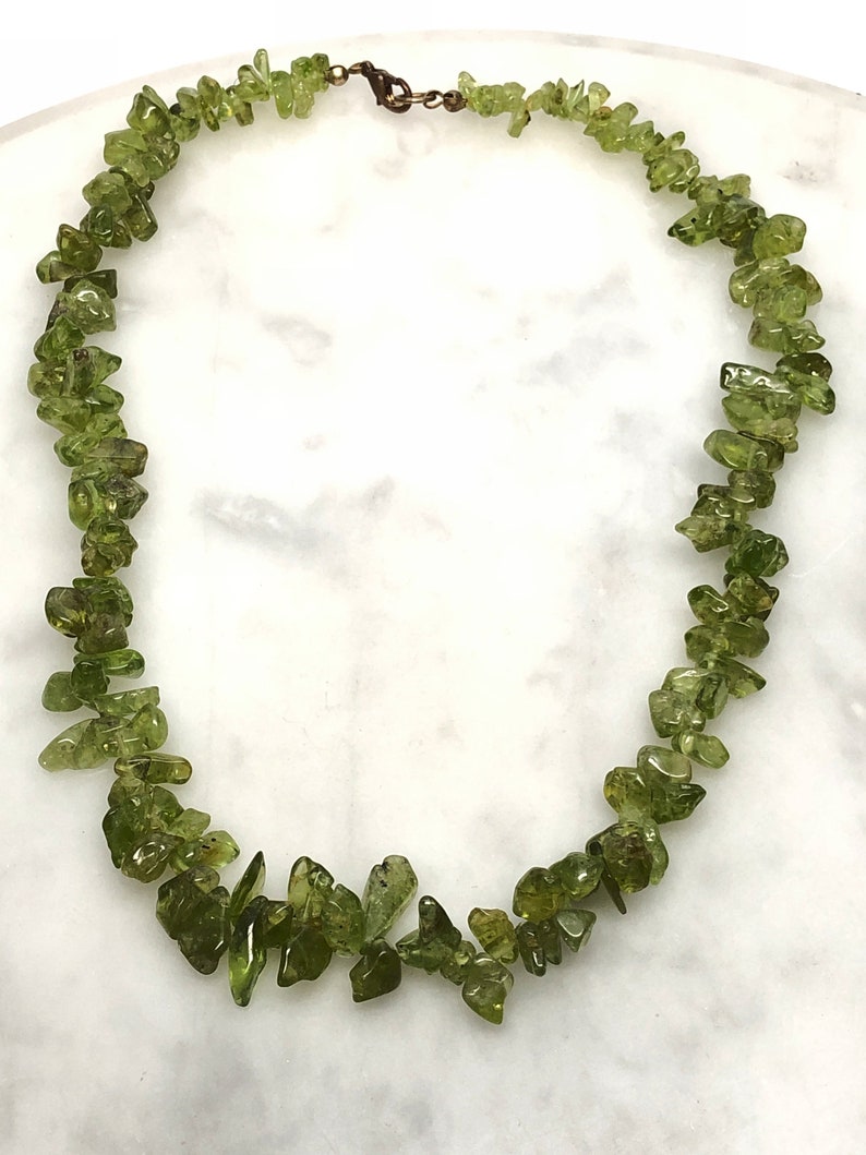 Green Gemstone Vintage 16 inches August Birthstone Gold Tone Clasp Quality Peridot Chip Necklace Graduated Beads