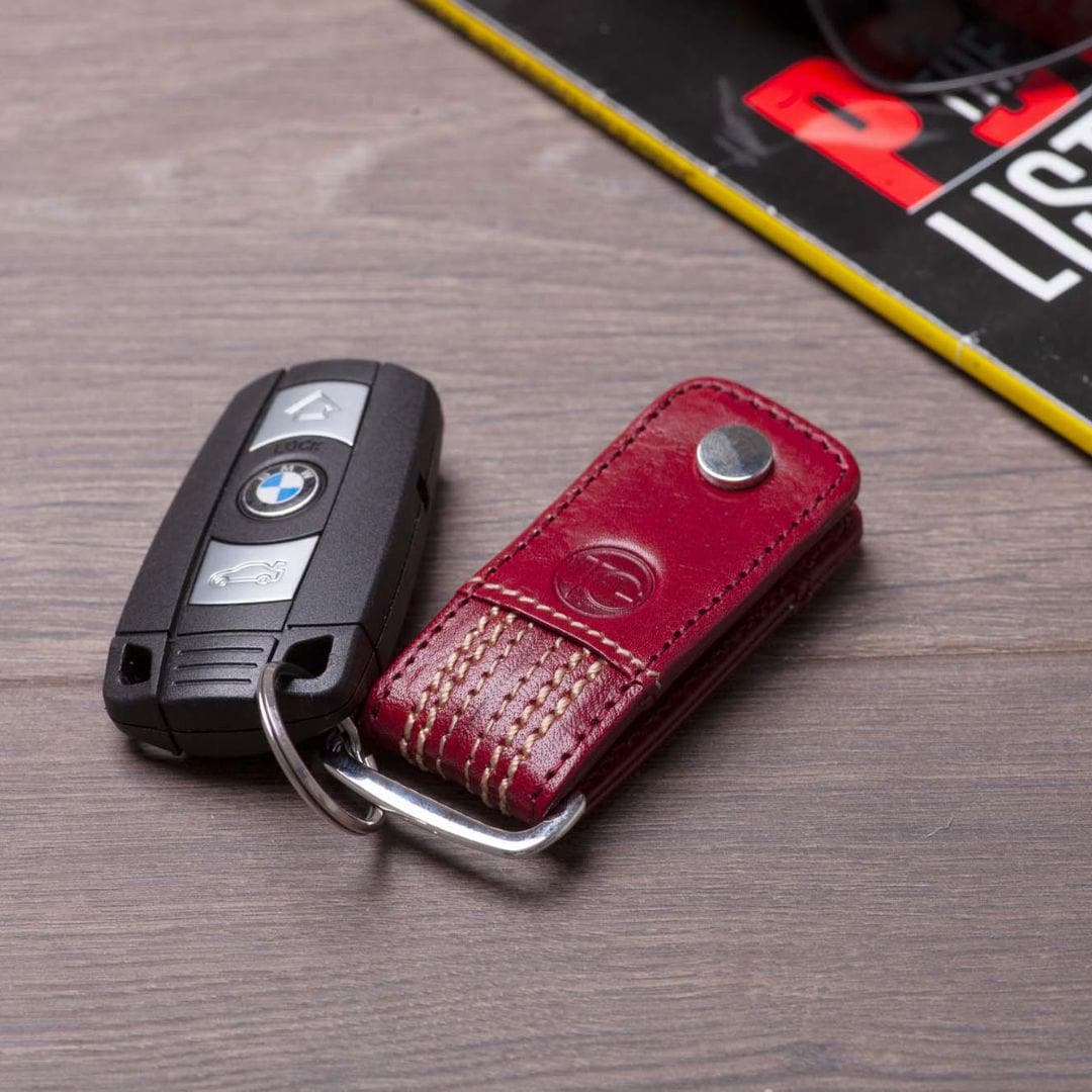 The Inswinger – Premium Leather Cricket Key Holder | Mens Leather Keyring | Gift for Cricket Fans