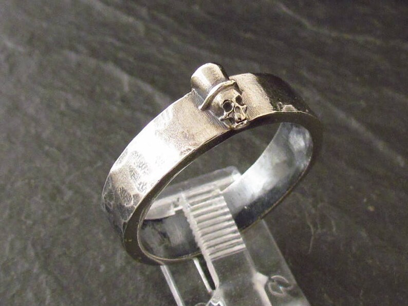 SKULL HAT RING