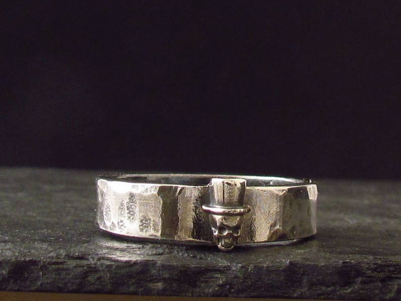 SKULL HAT RING